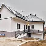 Appartments - Parking, Self Check In, Terrace * Banská Bystrica