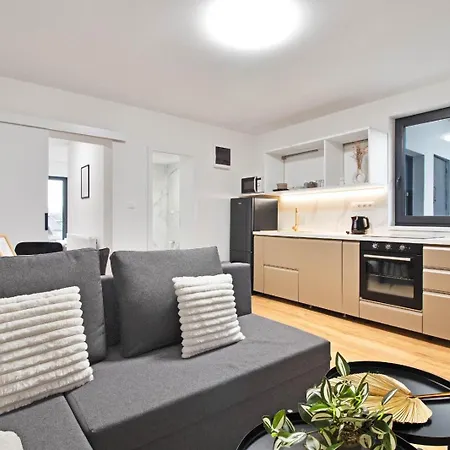 Appartments - Parking, Self Check In, Terrace Apartmán Banská Bystrica